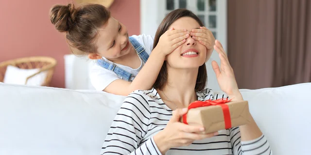 I drobné dárky můžou udělat obrovskou radost. Co dát dětem a co třeba mamince?