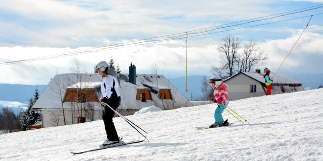 Skiareály na Šumavě, kde se vyřádíte vy i děti