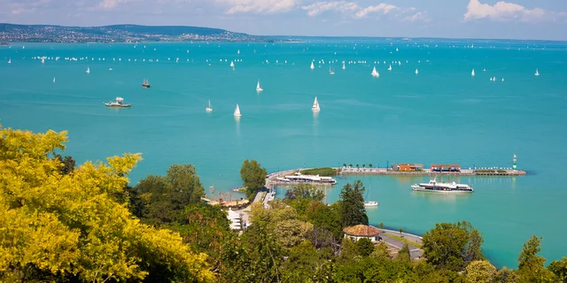 Dovolená na březích Balatonu: Objevte letoviska Tihany a Balatonfüred