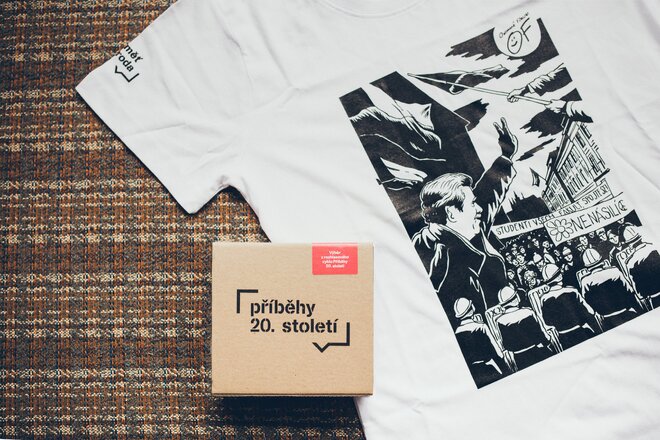 CD box Příběhy 20. století a triko s Havlem