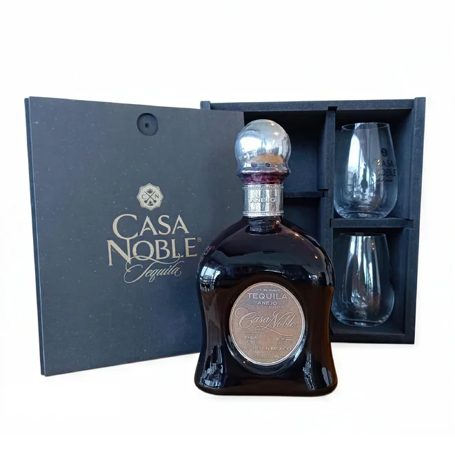 Casa Noble Añejo 40 % (0,7 l) v dřevěném boxu se skleničkami