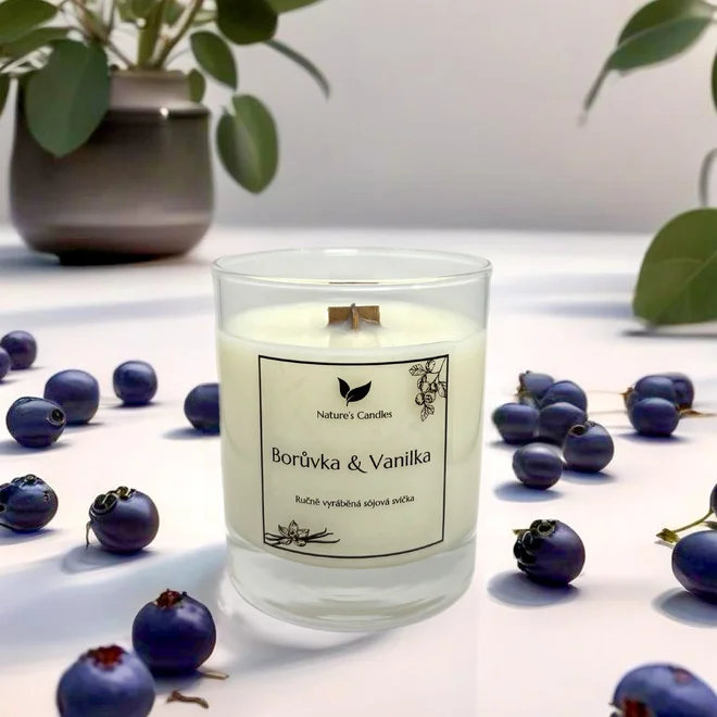 180 g Handmade sójová sviečka s dreveným knôtom "Čučoriedka & Vanilka"