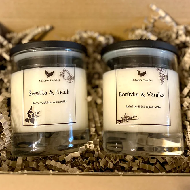 2-dielna Darčeková sada sójových sviečok (Slivka & Pačuli / Čučoriedka & Vanilka)