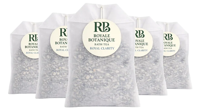 Balenie prémiových čajov do kúpeľa "Royale Botanique"
