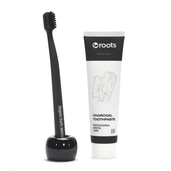 Manuálna zubná kefka so stojanom značky "Roots" + 100 ml bieliaca zubná pasta