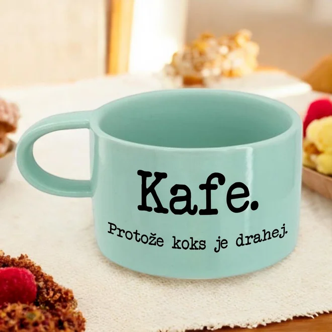 Kafe. Protože koks je drahej.
