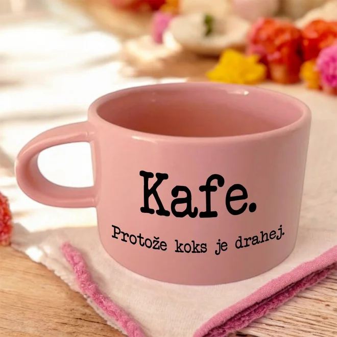 Kafe. Protože koks je drahej.