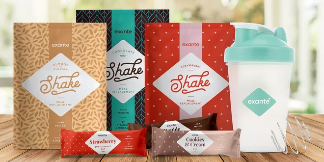 Keto dieta: balíčky se sladkými tyčinkami a shaky