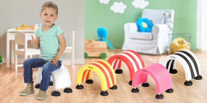 Hravé molitanové stoličky různých barev pro děti