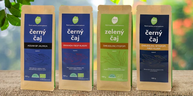 Sypané zelené a černé fair trade čaje