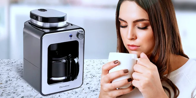 Kompaktní domácí kávovar se zabudovaným mlýnkem