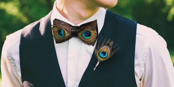 Kožený či semišový motýlek s přírodním peřím