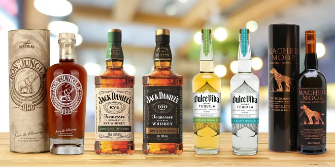 Láhev kvalitní tequily či whisky i voňavý rum