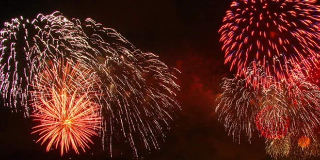 Ohňostroj na Silvestra. Nejrůznější efekty
