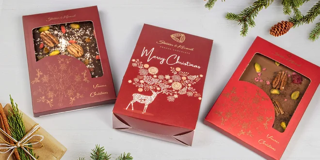 Vánoční čokoláda s ořechy, vanilkou, růží a ovocem