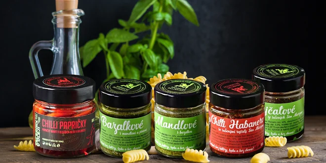 Pesta a tapenády z česneku, bazalky i chilli