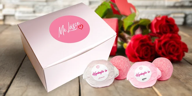 Pro romantickou koupel: šumivé koule, jahoda i růže