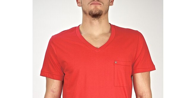 Pánské červené tričko s véčkovým výstřihem Judge&Jury