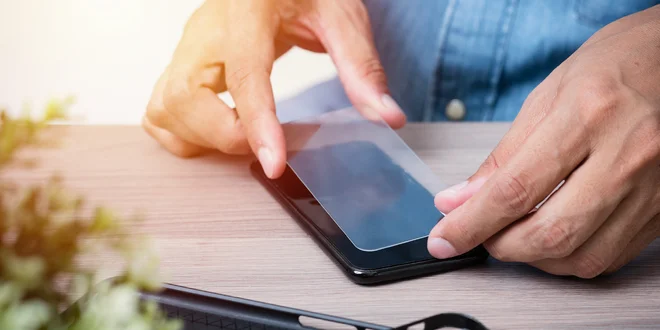 Tvrzená skla pro 120 typů telefonů s dárkem