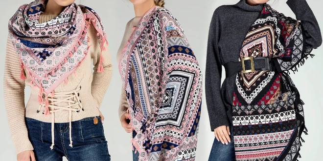 Pestré šály s třásněmi ve slušivém etno stylu