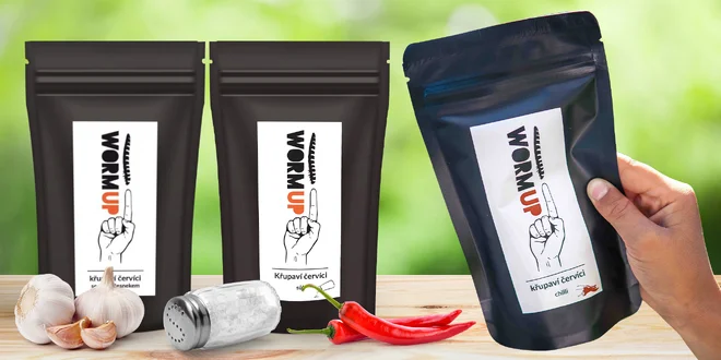 Křupaví červíci WormUp se solí, česnekem i chilli