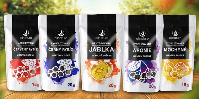Mrazem sušené mochyně, rybíz, jablka i aronie