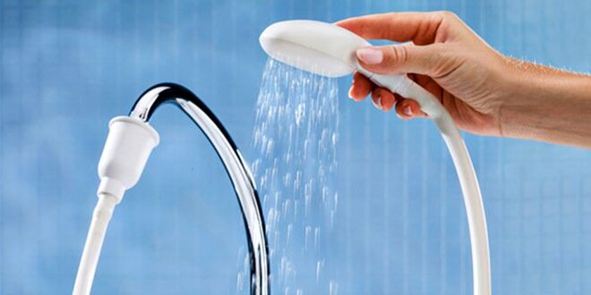 Sprcha do umyvadla na pohodlné mytí vlasů