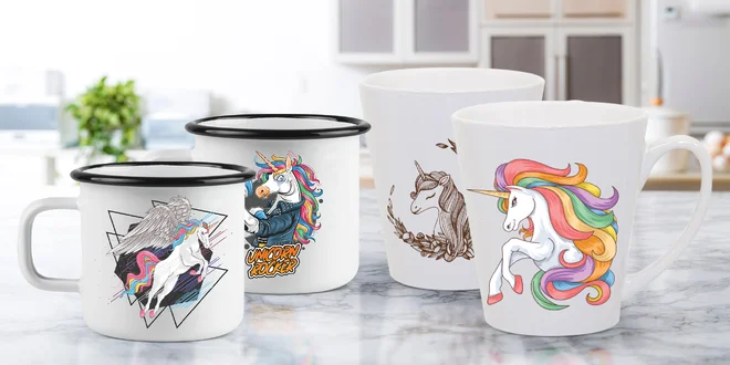 Plecháčky a latté hrnky s motivem jednorožce