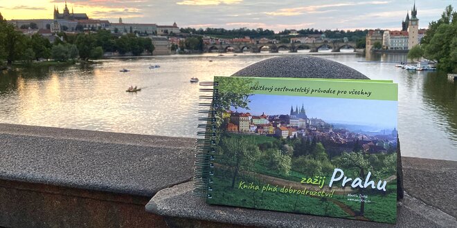 Kniha Zažij Prahu: výlety i cestovatelský deník