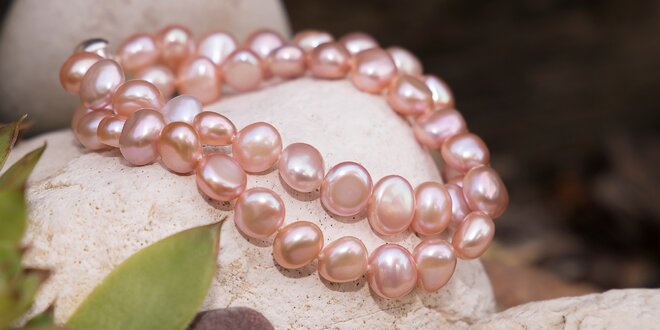 Krásné náhrdelníky a náramky z přírodních perel