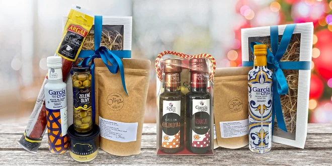 Balíčky španělských delikates: Olivy, olej i chorizo