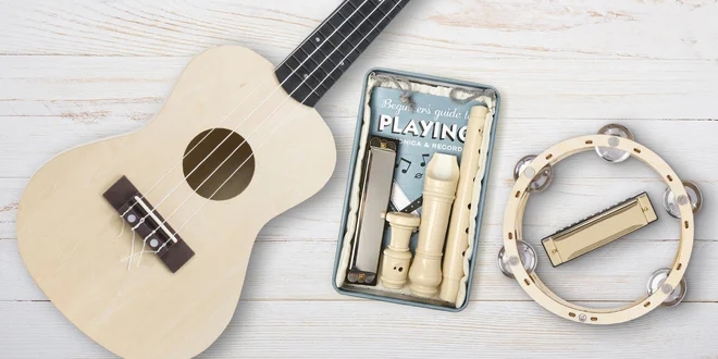 Flétna, harmonika, tamburína i ukulele k sestavení