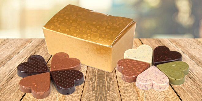 Ručně vyráběná čokoládová srdíčka v dárkové krabičce