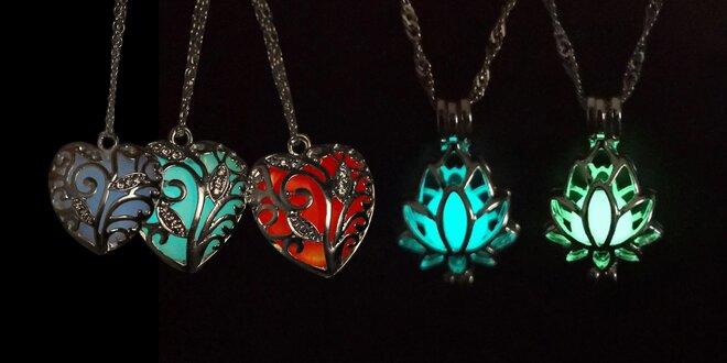 Svítící náhrdelníky ve tvaru srdce či lotosu