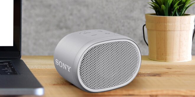 Bezdrátový repráček Sony: vodotěsný s extra basy