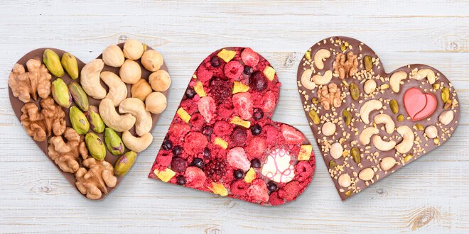Pro radost: srdíčka z čokolády s ovocem a ořechy