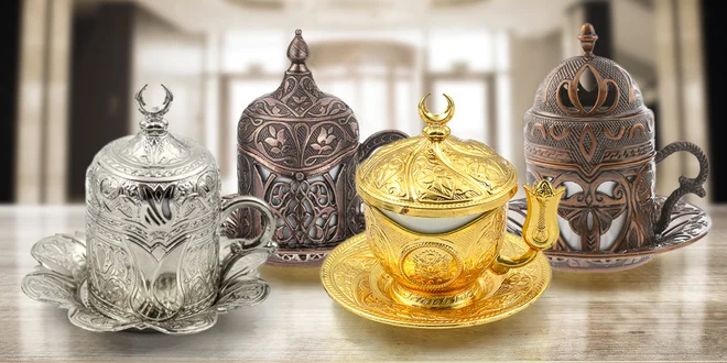 Orientálně zdobené hrnečky na tureckou kávu