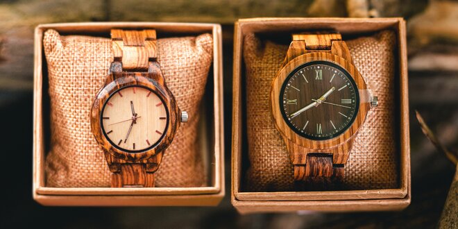 Pánské a dámské hodinky ze světlého i tmavého dřeva