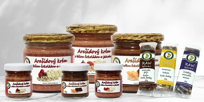 Arašídové krémy a raw tyčinky s proteinem i ovocem
