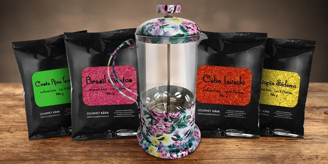 Voňavé kávové balíčky a french press konvička