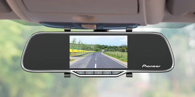 Kamera do auta Pioneer: záznamník zepředu i zezadu