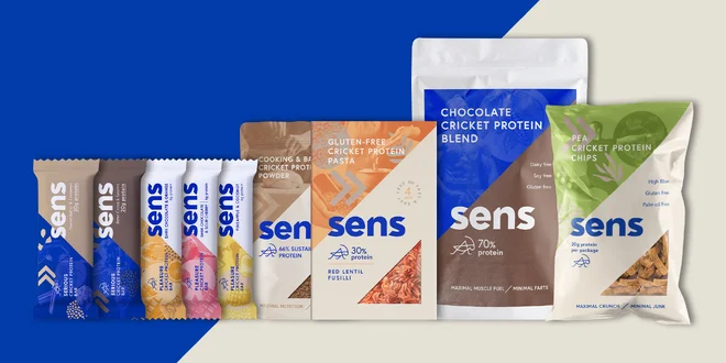 Balíčky Sens s cvrččím proteinem: chipsy i tyčinky