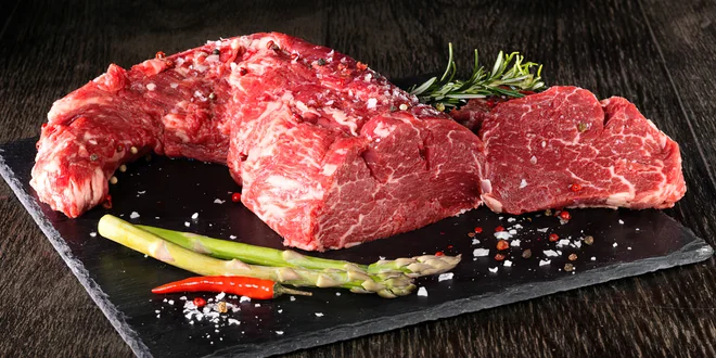 Maso z Brazílie: svíčková a vysoký roštěnec Rib Eye steak