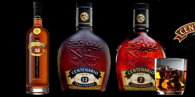 0,7 l rumu Centenario o stáří až 25 let