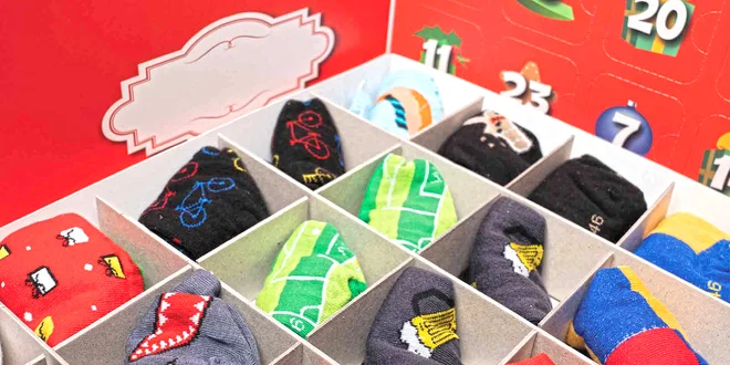 Adventní kalendář s veselými ponožkami: 12 párů