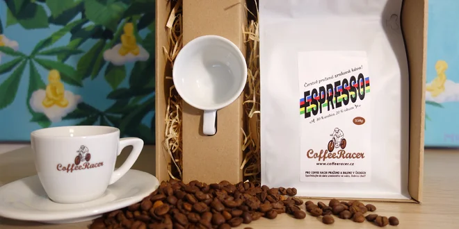 Dárkové sety kávy CoffeeRacer se šálkem a magnetkou
