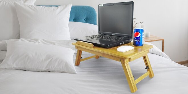 Dřevěný polohovatelný stolek pod notebook