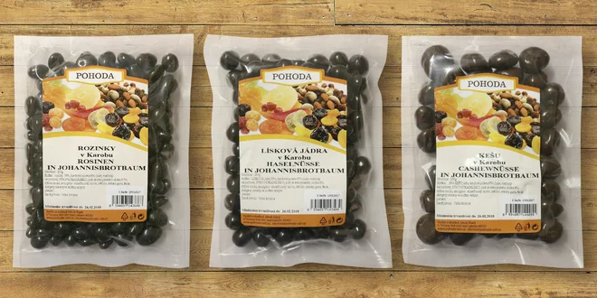 Ovoce a ořechy obalené v karobu