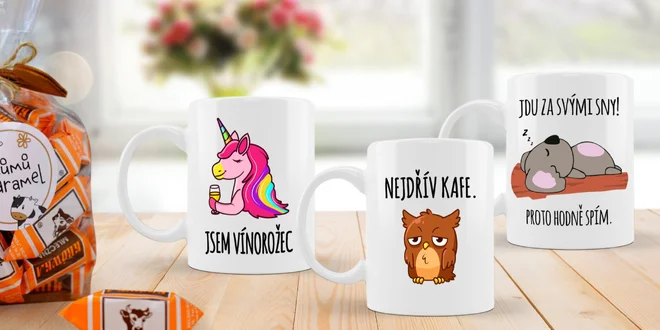 Set vtipného hrnečku a karamelek v dárkové tašce