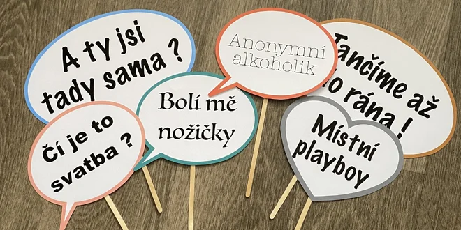Rekvizity do fotokoutku: srdíčka i bubliny s textem